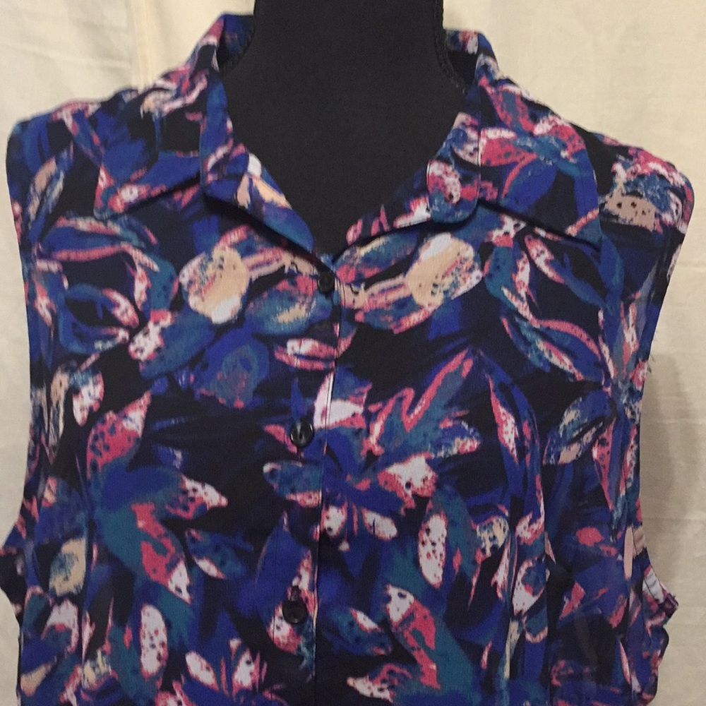 Blouse - Picture 2 of 8